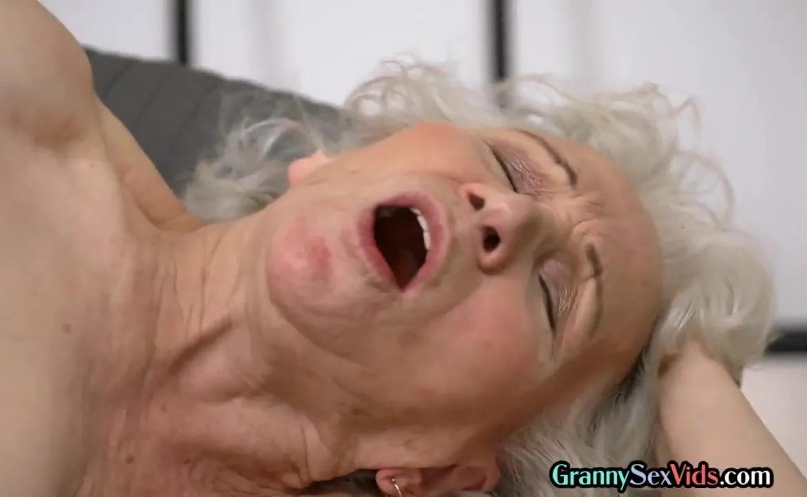 Free HD GRANNY SEX EPISODES - Hirsute granny tempted and drilled by BWC in  missionary Video